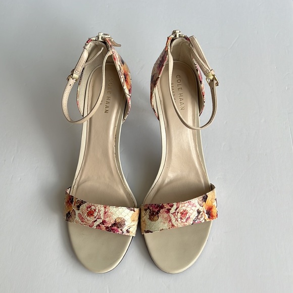 Cole Haan Shoes - 📌SOLD📌 EUC👠Cole Haan Hellen Floral Heels Grand OS SZ-7.5